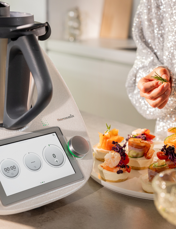 Thermomix® TM6® Sparkling White (Silver Dial) - Limited Edition